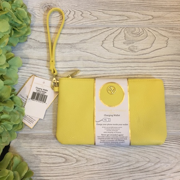 Adrienne Vittadini Handbags - Adrienne Vittadini Phone Charging Wallet/Wristlet